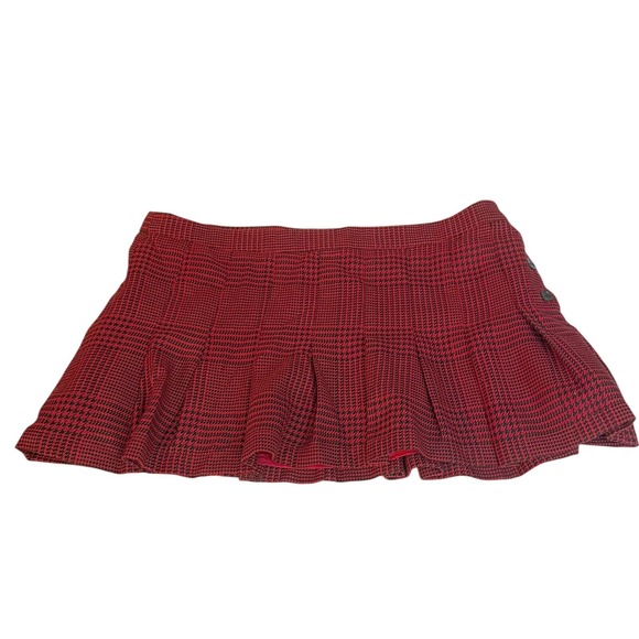 Y2K Miley Cyrus Max Azria Red Plaid Pleated Button Side Micro Mini Skirt Size 15 - Picture 2 of 9